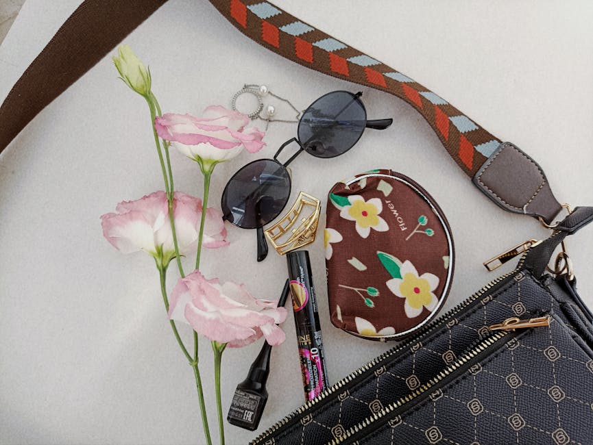 Kleine handgefertigte Ledertasche mit Reißverschluss und Riemen